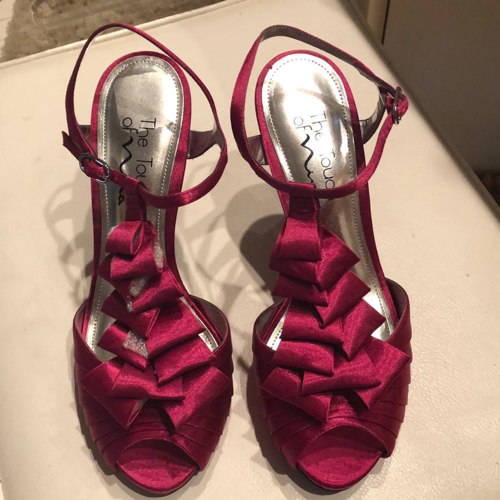 Raspberry color shoes (like magenta), size 6-1/2, never worn!